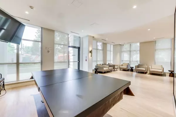 Toronto C01, ON M5V 3T1,410 Queens Quay W #LPH4