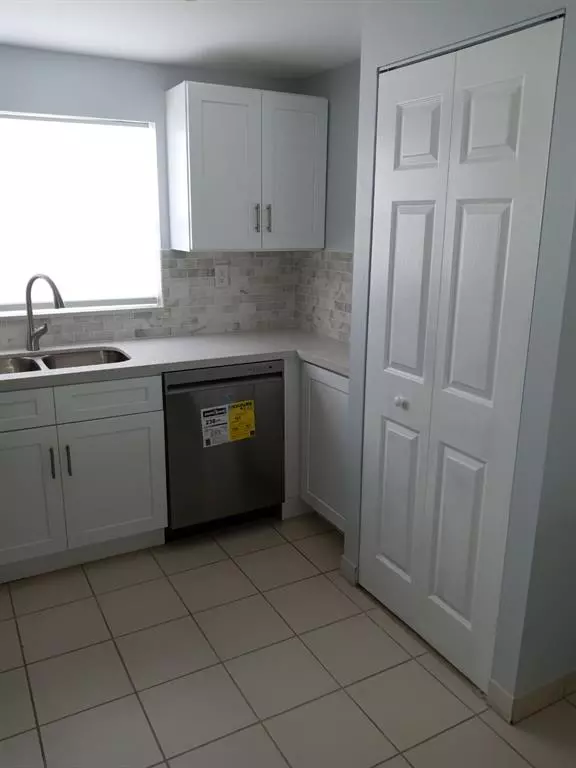 Sunrise, FL 33322,9861 Sunrise Lakes Blvd #307