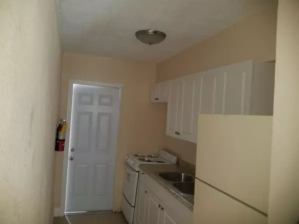 Fort Lauderdale, FL 33311,418 NW 13th Ave #2