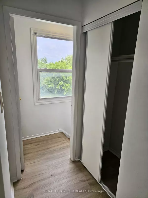 Aurora, ON L4G 3W3,2 Orchard Heights BLVD #217