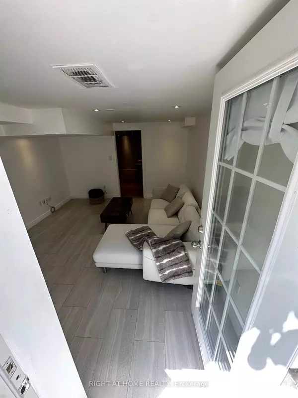 Richmond Hill, ON L4E 3Y4,55 Red Cardinal TRL #Basement