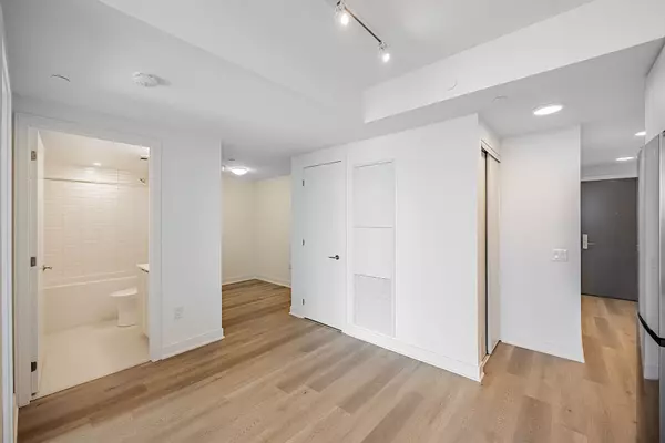 Mississauga, ON L5A 1W4,86 Dundas ST E #1521
