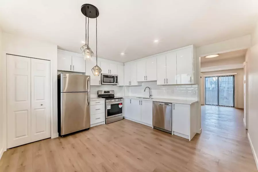1515 Falconridge DR Northeast #32, Calgary, AB T3J 1J8