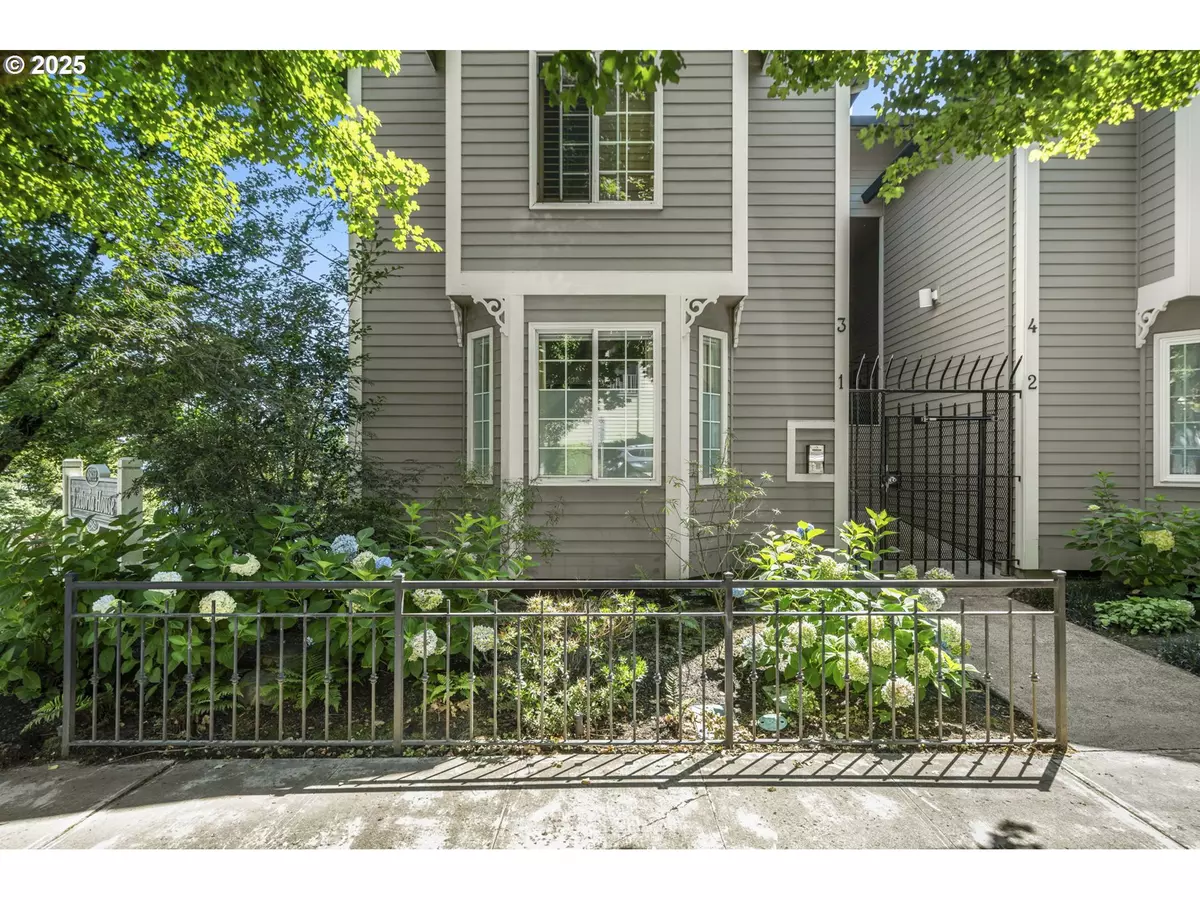 Portland, OR 97239,3812 S KELLY AVE #1