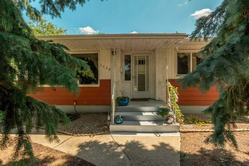 Lethbridge, AB T1H 3E5,1117 17 ST N