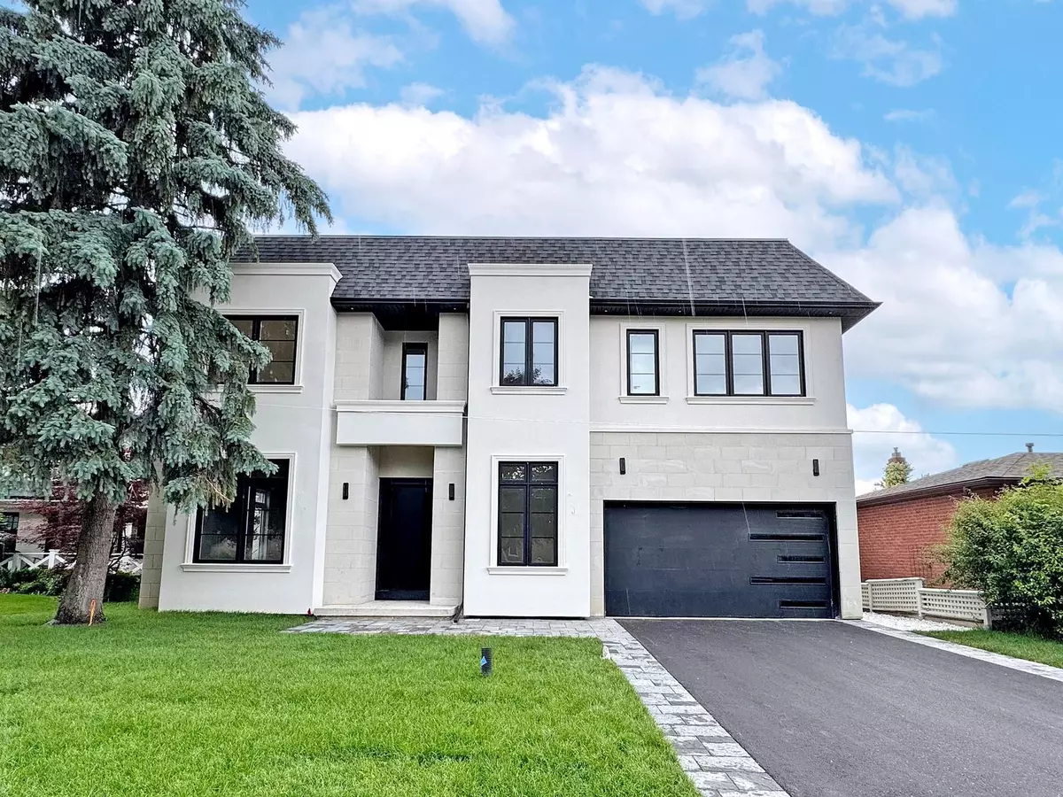 Aurora, ON L4G 3N8,32 Cossar DR