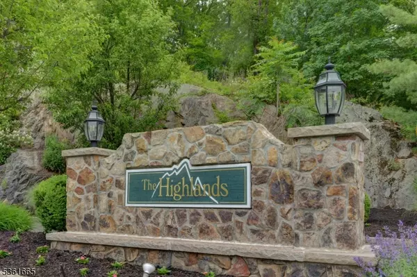 158 Mountainside Dr, Pompton Lakes Boro, NJ 07442