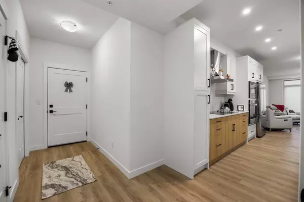 Calgary, AB T3R 1Z5,20 Sage Hill WALK NW #101
