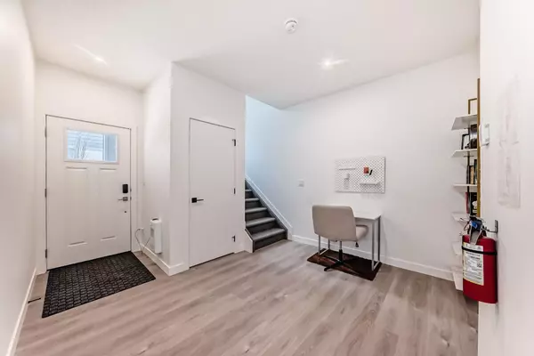 Calgary, AB T3H 6H5,2117 81 ST SW #129