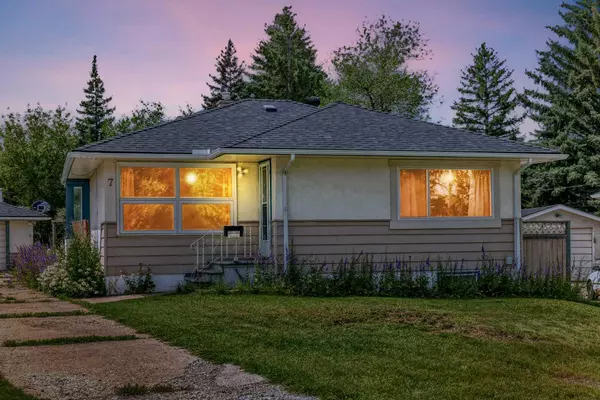7 Glenmount CRES Southwest, Calgary, AB T3E4B3