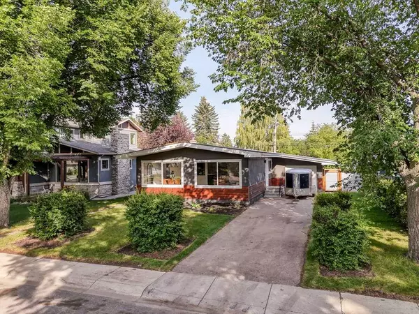 38 Westwood DR SW, Calgary, AB T3C 2V7
