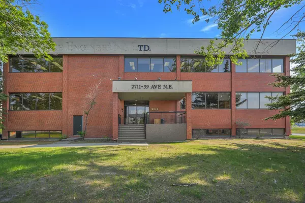 2711 29 AVE NE, Calgary, AB T1Y 4T8