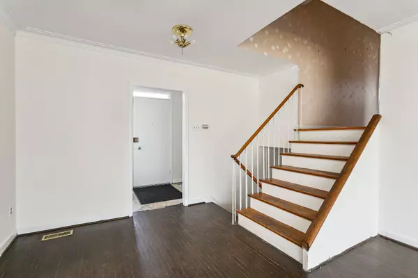 Toronto C07, ON M2R 2N8,330 Homewood AVE