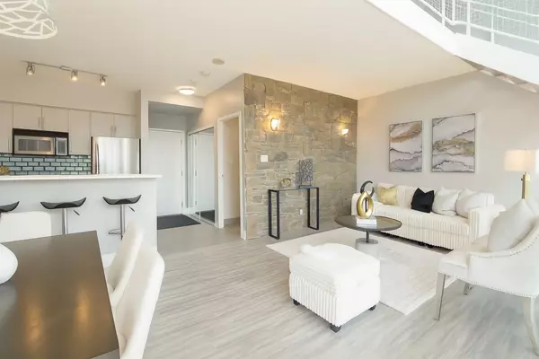 Toronto C01, ON M5E 1R4,10 Yonge ST #3409
