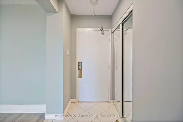 Pickering, ON L1W 2Z3,1210 Radom ST #307