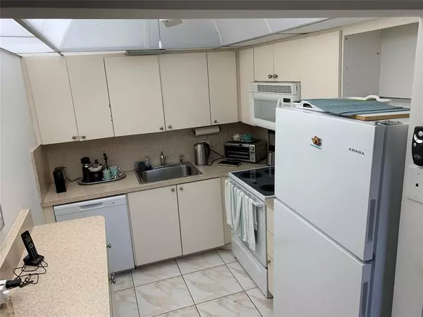 Deerfield Beach, FL 33442,485 Grantham F #485