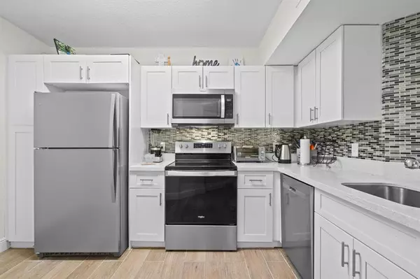 8851 Wiles Rd #305, Coral Springs, FL 33067