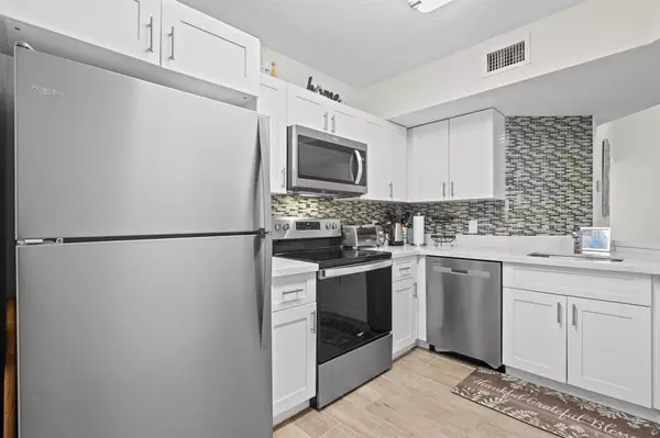 Coral Springs, FL 33067,8851 Wiles Rd #305