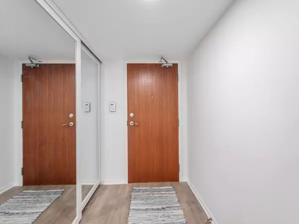 Vaughan, ON L4J 7W9,120 Promenade CIR #406