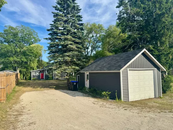 Wasaga Beach, ON L9Z 2G9,993 Mosley ST
