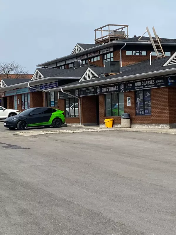 2828 Kingsway DR E #6, Oakville, ON L6J 7M2