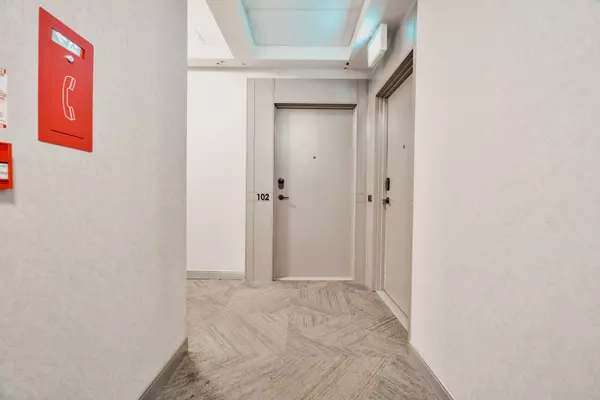 Mississauga, ON L5M 0Z7,4655 Metcalfe AVE N #102B