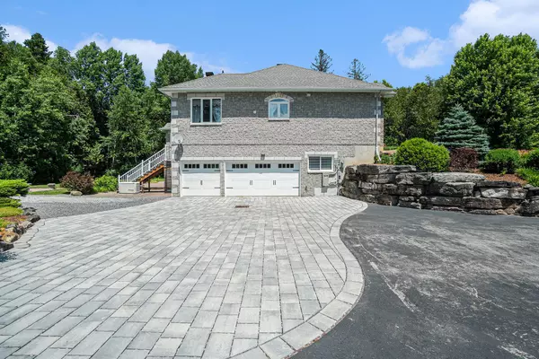Kanata, ON K2W 1A5,17 Panandrick View DR