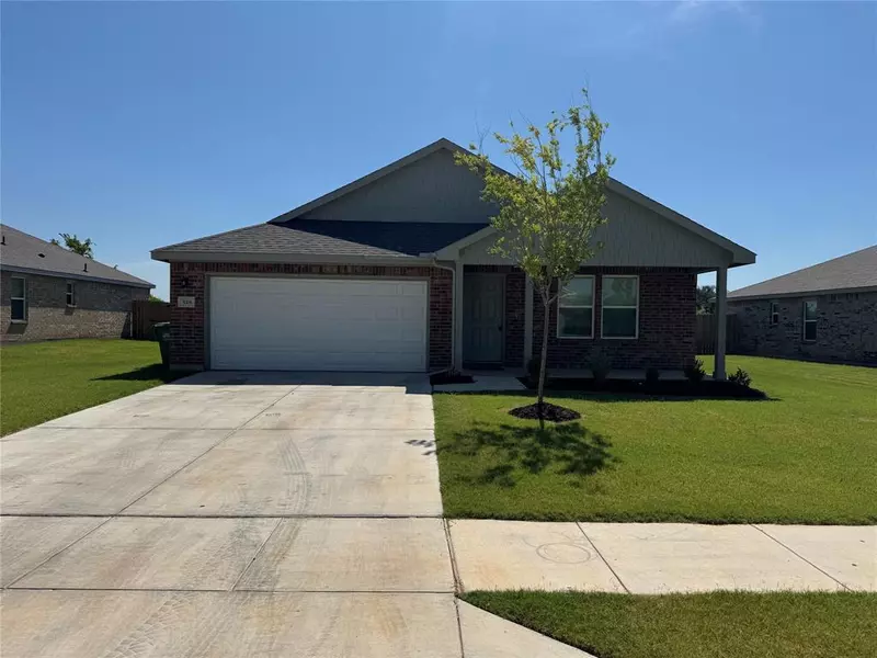 528 Jameson Street, Springtown, TX 76082