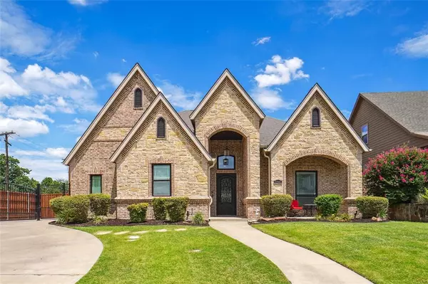 3240 Evan Drive, Hurst, TX 76054