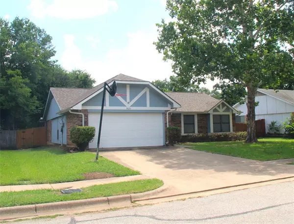 5920 Cimarron Trail, Haltom City, TX 76148