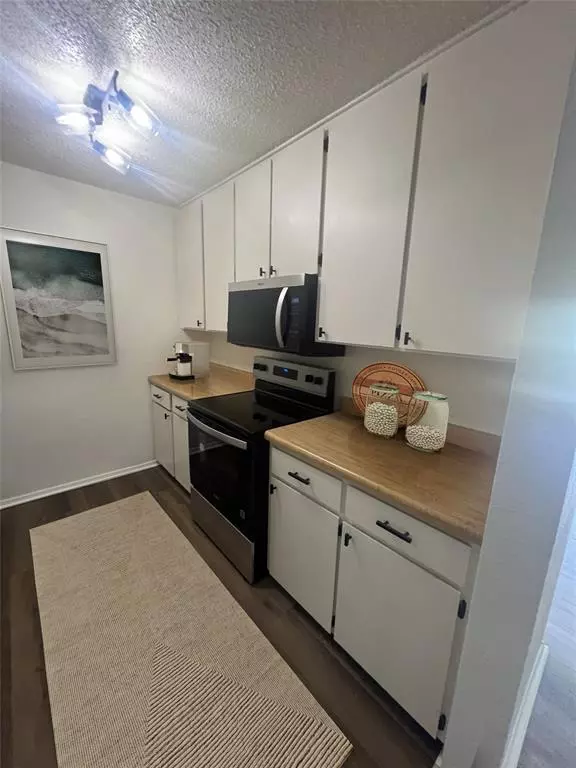 Benbrook, TX 76116,4639 Williams Road #215