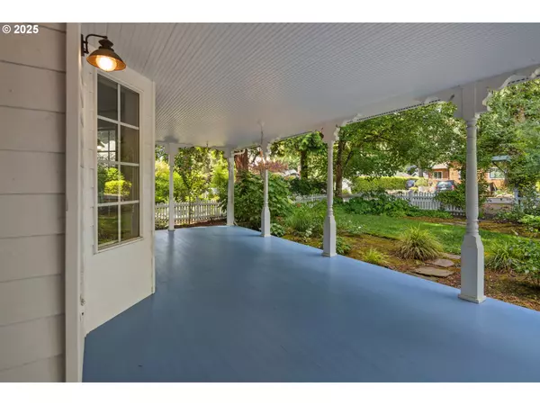 Lake Oswego, OR 97034,217 5TH ST
