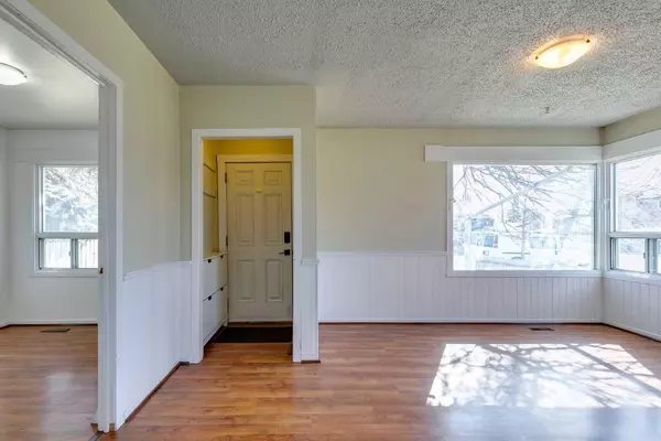 Calgary, AB T2G 3N2,2235 15A ST SE