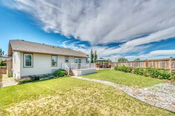 Strathmore, AB T1P 0A3,184 Hillcrest BLVD