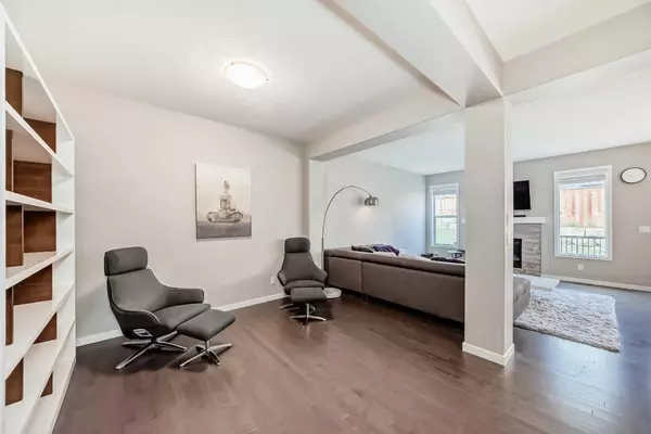 Calgary, AB T3R 0T5,313 Nolancrest CIR NW