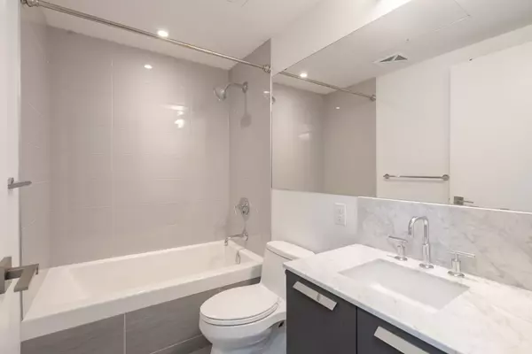 Toronto C08, ON M4Y 0C3,50 Charles ST E #2715