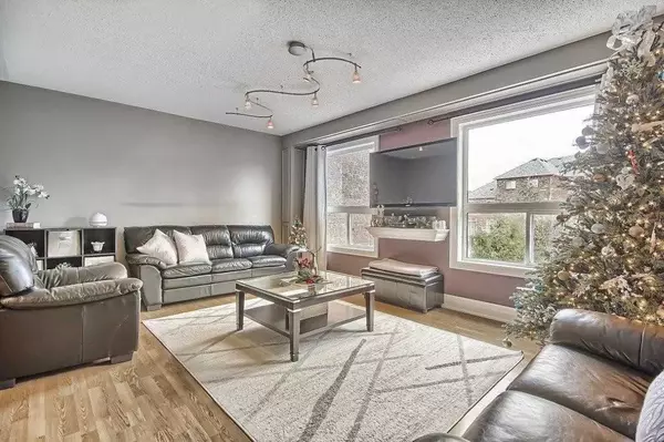 17 Stiles AVE, Aurora, ON L4G 7N3