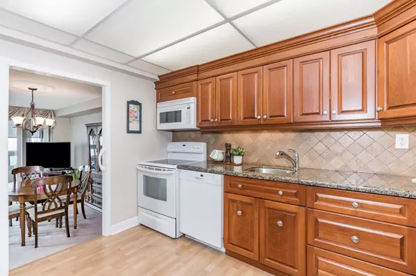 Barrie, ON L4M 5L6,181 Collier ST #1006