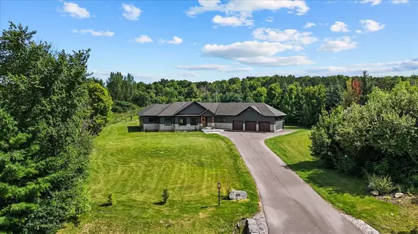 131 Beach HTS, Kanata, ON K2W 1G7