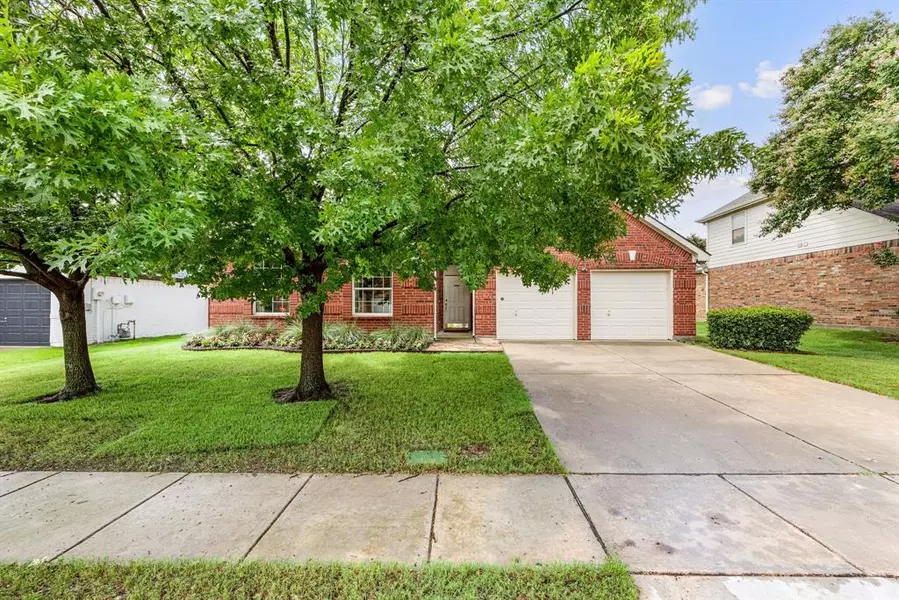 5100 Comstock Circle, Fort Worth, TX 76244