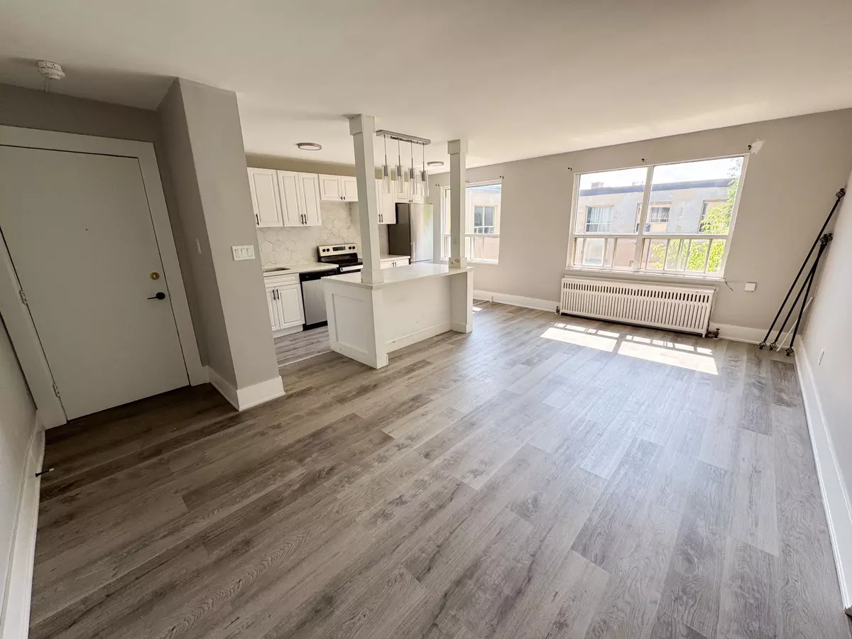 Toronto C11, ON M4G 2L2,896 Eglinton AVE E #306