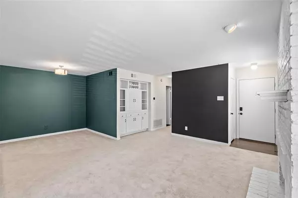 Dallas, TX 75248,15151 Berry Trail #801