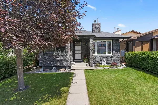 40 Beacham Rise NW, Calgary, AB T3K 1S2
