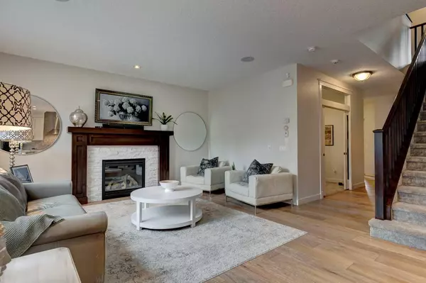 Calgary, AB T3M 2C3,19 Cranbrook CRES SE