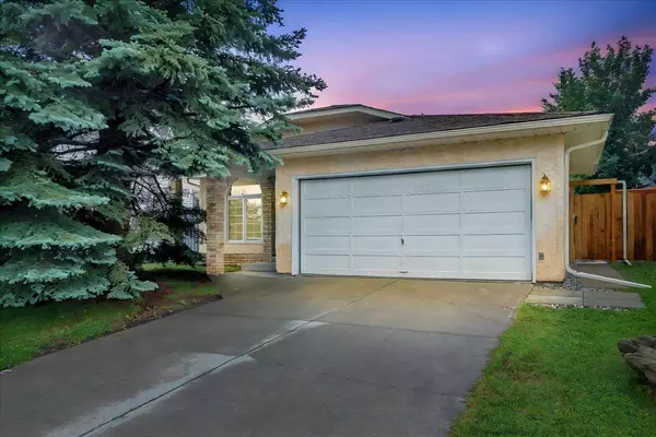 28 Hunters CRES, Okotoks, AB T1S 1K8