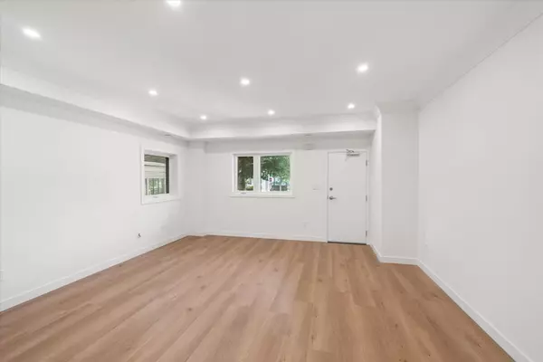 Toronto C02, ON M5R 1L8,125 Kendal Ave AVE #2