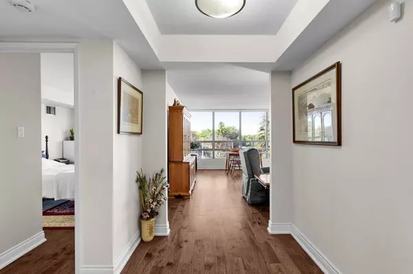 Brampton, ON L6Y 3V2,320 MILL ST S #307