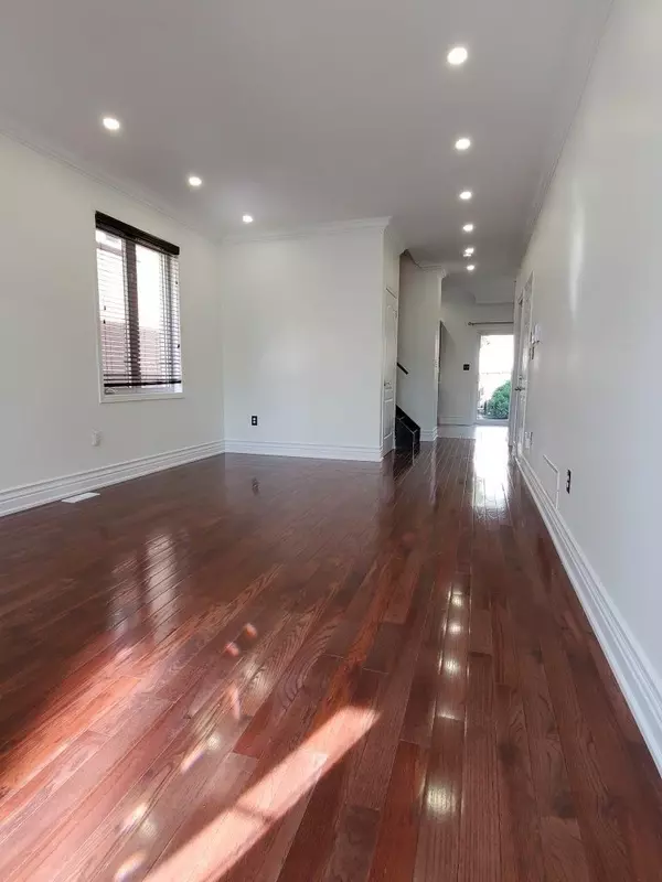 Hamilton, ON L8E 6C3,18 Islandview WAY