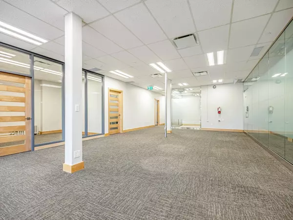 Guelph, ON N1H 2Z3,8 MacDonell ST #200A