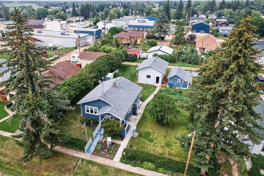 516 2 AVE, Elnora, AB T0M 0Y0